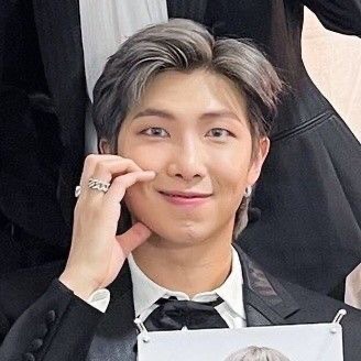 doll namjoon (@hourlydolljoon) on Twitter photo 