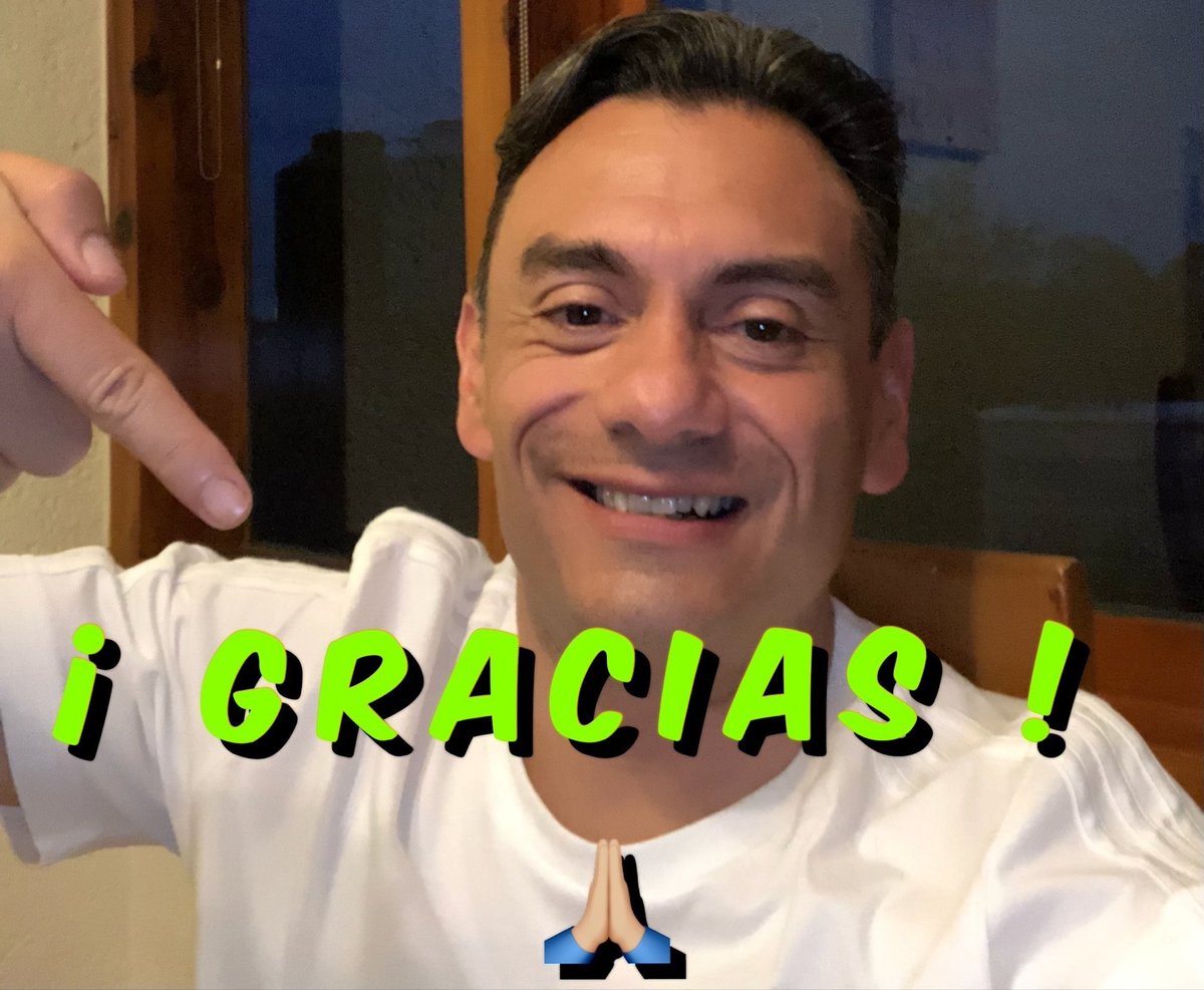 No tengo palabras para agradecer todos los detalles que han tenido conmigo con motivo de mi cumpleaños, es alentador y reconfortante saberlos cerca, me siento bendecido y muy afortunado, su afecto, deseos y buenas vibras alimentan mi espíritu y me cargan de energía.