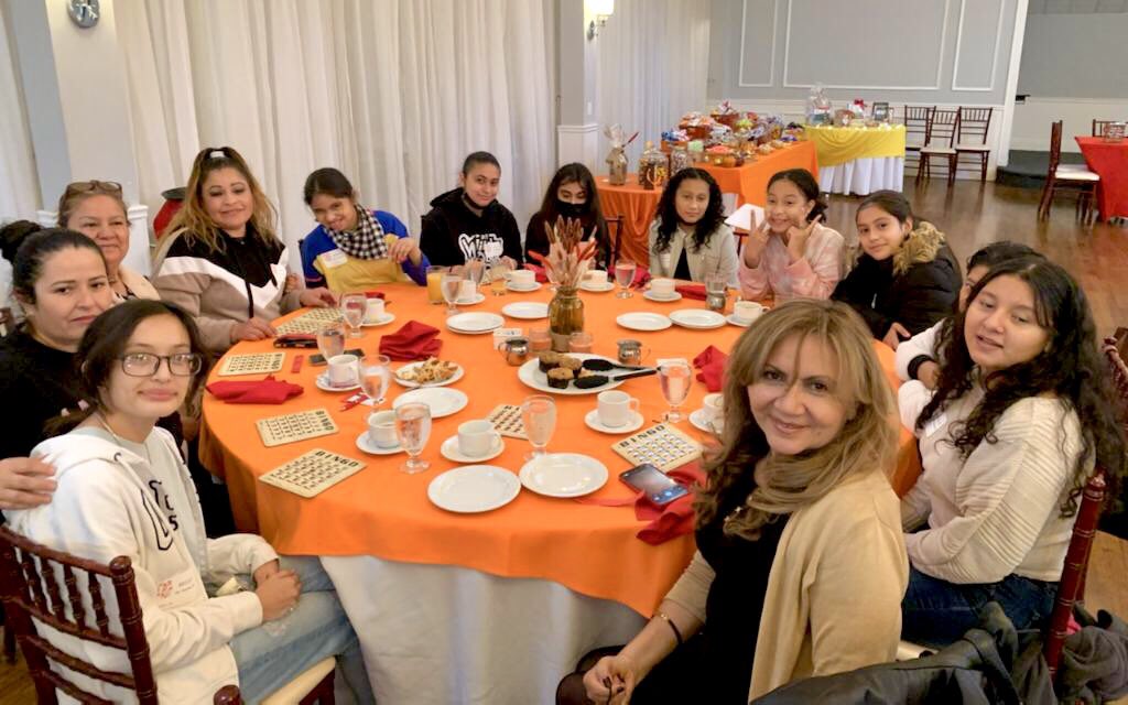 NYRTCA's tweet photo. Our girls mentoring program had an afternoon out with their momβs with a local group of ladies of our community. Thank you for allowing us to continue to inspire our girls to be confident leaders through our mentors and our program. #girlsmentoringprogram #horseracing https://t.co/dnrhVLjNBb