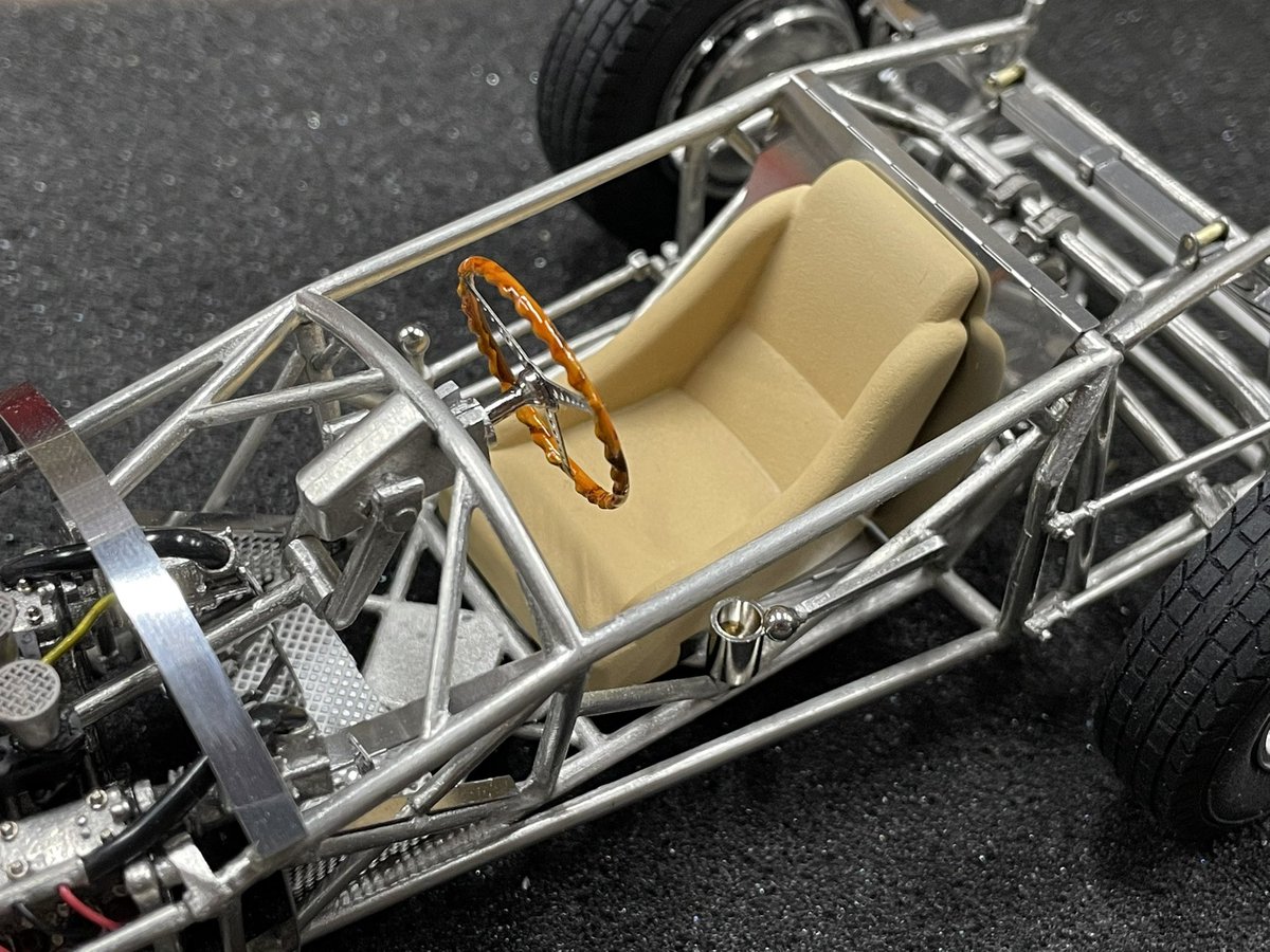 modeler_takuya's tweet photo. 〜Lancia ferrari D50〜
ステアリングとシートの塗装と組立完了です😉
マフラーは何故か同じモノが二つ入っており、追加工した所まで😅この後パテで造形やな😂
#カーモデル #モデルファクトリーヒロ #ホビースペース36 #MFH #ferrarid50 #120scale #Lanciaferrarid50 #ModelFactoryHiro #hobbyspace36 https://t.co/xp6JOZQrfy