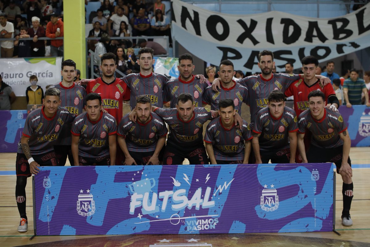 clickupsports's tweet photo. Aca esta el #Campeon de la #Copadeoro
@barracascentral
#clickupsports
#futsalafa https://t.co/VrriQCbVis