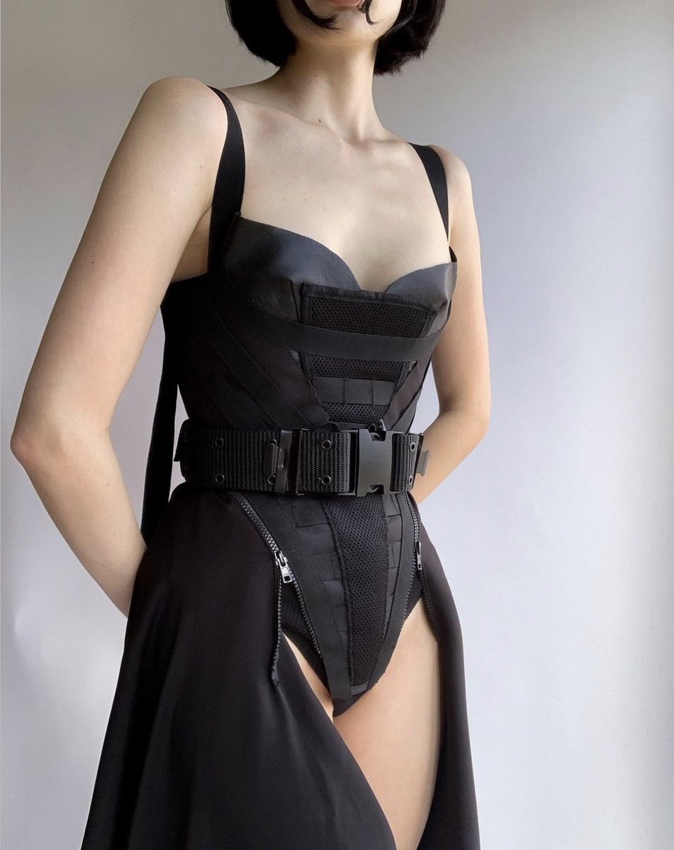 wrkhs's tweet photo. don’t mind me i just found a new brand to obsess over with. MARINA EEЯRIE https://t.co/Q6CUnVdzfJ