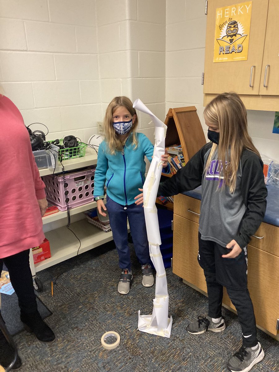 FlackCindy's tweet photo. Mrs. Flack's 2nd grade class using our teamwork skills to build the tallest tower. Students had 2 minutes to plan and then they had to build their tower silently. 😊 @VanAllen_ICCSD  #VanAllenPride https://t.co/XrN6wSzBlu