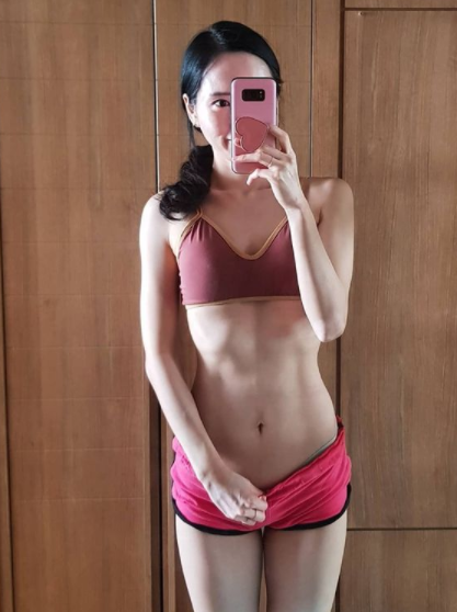 __Songhee's tweet photo. 바디체크 🤳

운동 ❌

요즘 넘 피곤해서 운동 쉴께요..
.
.

#운동소통 #운동사랑
#운동스타그램 #운동자극사진 #홈트레이닝 #홈트20분 #홈트하는맘 #홈트하는엄마 #홈트하는여자 #소통 #맞팔 #소통해요 #소통환영 #11자복근만들기 #좋아요 #팔로우 #바디체크 #눈바디 #다이어터 #일탈 https://t.co/JiHWWt8Z9s