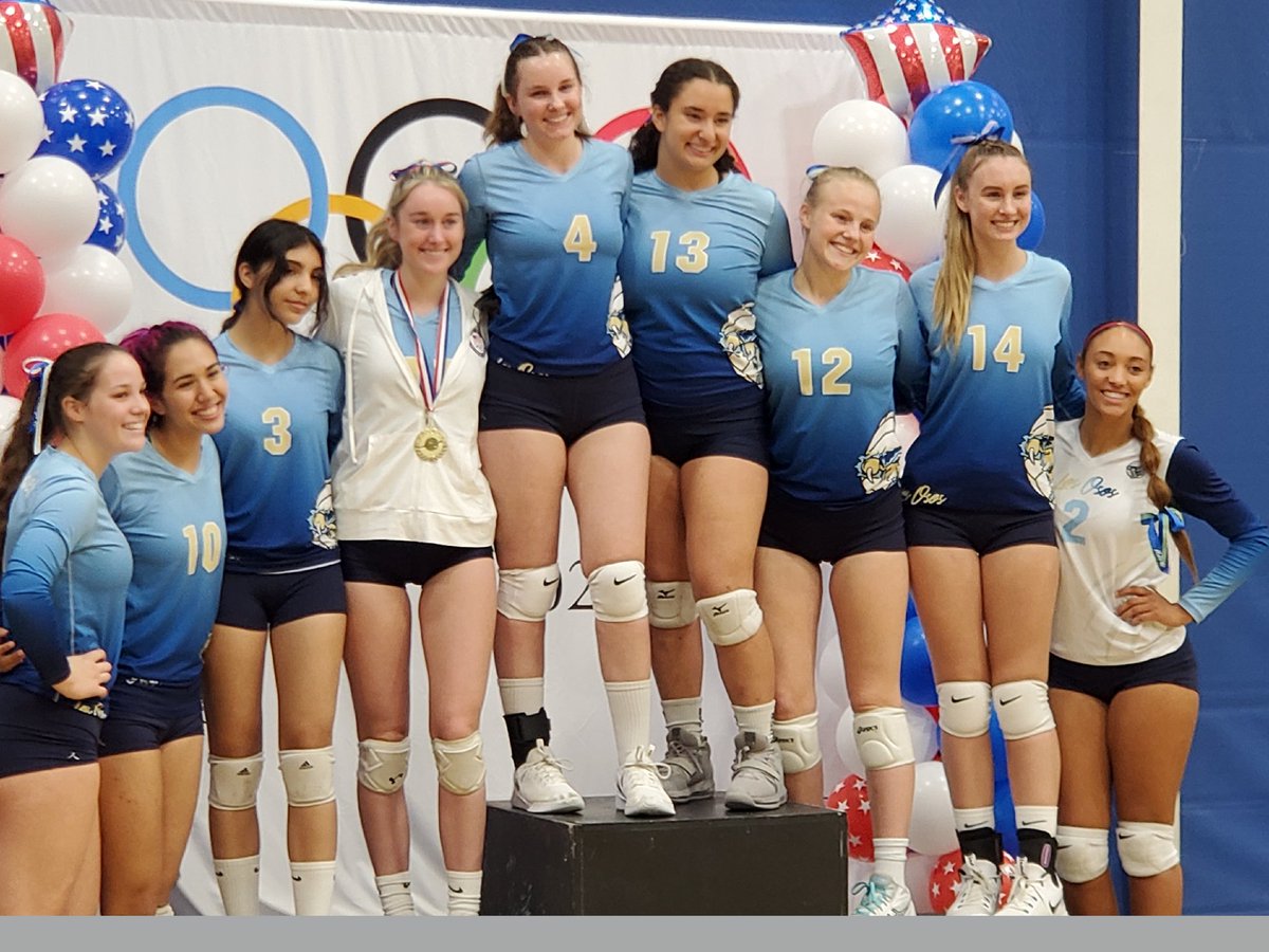 OsosVolleyball's tweet photo. Our season has come to an end this weekend in Round 2 of Playoffs. These 9 seniors represented "Grizzly Grit" all season long down to last point of the last match.
So honored to have been a part of it all. Their persevance never waivered.💙
@MrsCassMorton @TomMartinez3 @Copas35 https://t.co/5v0KgIsOXq