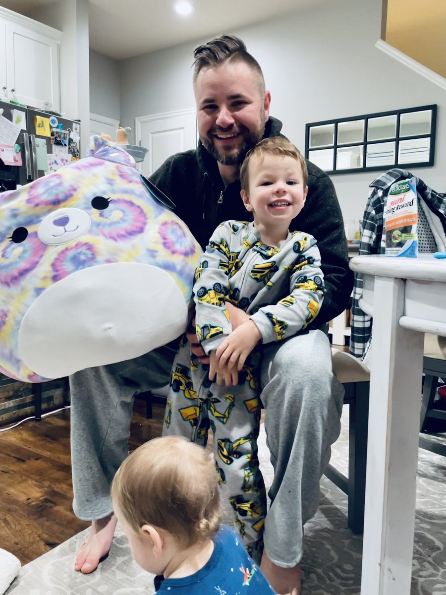 travisdemers's tweet photo. So Lincoln insisted on getting me this giant stuffed animal for my birthday so I wouldn’t be alone on my ‘work sleepovers’. So when I got to LA I had to show him I had it with me @HannahDemers7 https://t.co/vXxOGrRWEn
