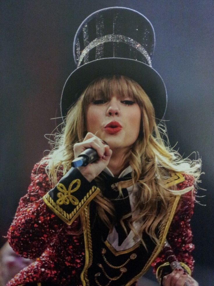 AcaSwift13's tweet photo. Gn bus!

I vote for #ARIAsTaylorSwift https://t.co/wODbyT6tYZ