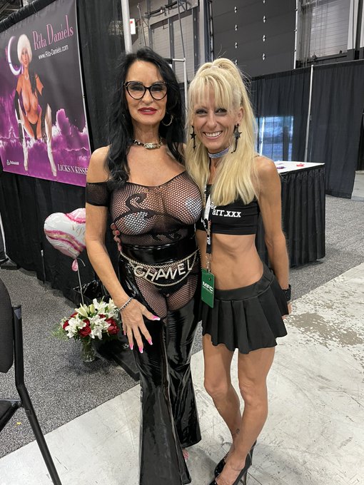 I did get to spend a few minutes with the beautiful and legendary @RitaDaniels69 at @EXXXOTICA today