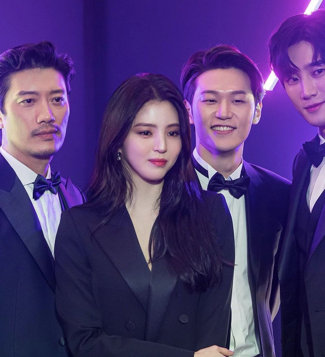 เหตุผลทิเขาเร่นแบบหน้าสดทั้งเรื่องอาจจะเพราะอันนี้ เพราะถ้าแต่งหน้ามะไหร่กะคือไม่กะโปโลทันที หงส์เหนือมังกรทันที แก๊งดงชอนกะต้องกราบตีน ตำรวจไปต่อคิวข้างหลังโน้น