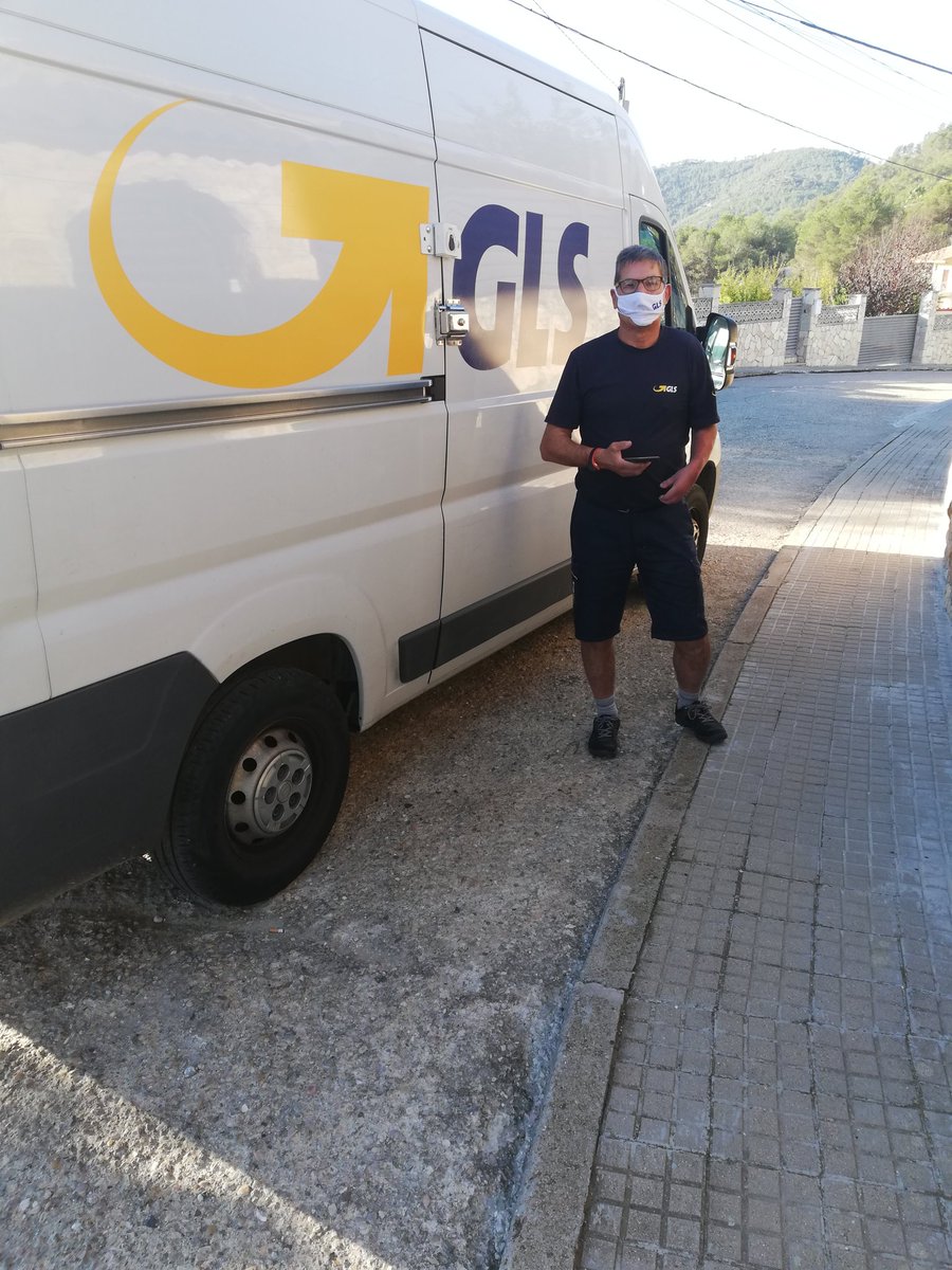 Carles_Roig1963's tweet photo. #driverday son las 10h y ya hemos alegrado el día a 15 consignatarios. Repartiendo en compleja zona urbanizaciones en Olivella afortunadamente Joan es un conductor experimentado lo que le permite alcanzar una alta efectividad 👍 https://t.co/LrOfB5rPub