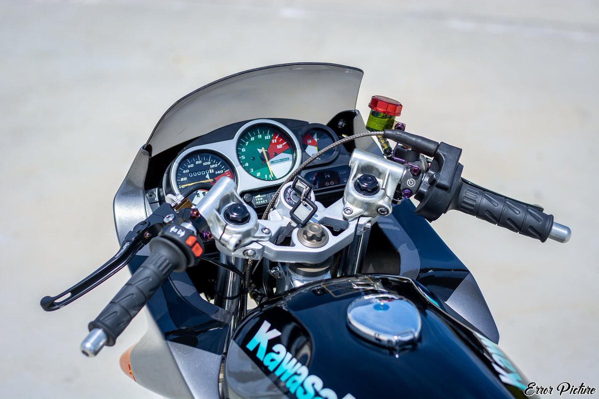 BikersRanger's tweet photo. Yang tua jangan dilupa, mesin tua penuh bisa ! βΌοΈπ₯βπ»
Credit error picture
#thebikersranger #bikersranger #TBRraretrok #SangapThrottle #kawasaki #serpico150 #krz150 #kips #hikips #superkips https://t.co/KCey2kYZV1