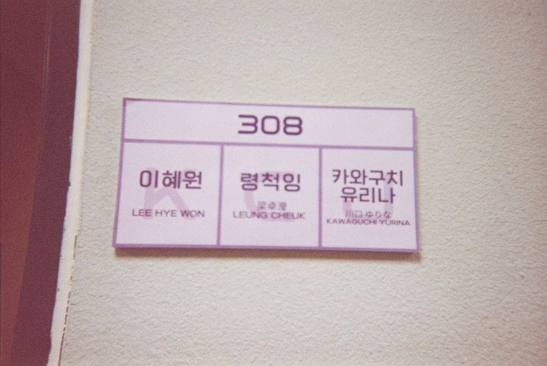 LeeHyewonTH's tweet photo. ฮเยวอนได้ใช้ห้องร่วมกับจั่วหยิงและยูรินะในตอน combination mission ด้วยล่ะค่ะ ! คิดถึงทีม Drawing Sound สุด ๆ ไปเลย ❤️‍🩹

#걸스플레닛999 #GirlsPlanet999 
#이혜원 #LEEHYEWON #อีฮเยวอน https://t.co/Dffbz3hFSY