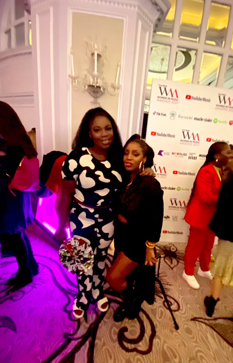 NAMYWAmusic's tweet photo. They way you stood strong, spoke up & said what you said in your acceptance speech will stay with me for a minute! Huge congratulations on your award @CarlaMarieUK well deserved! “I'ma keep running
'Cause a winner don't quit on themselves” 🙏🏿❤️👏🏿🏆 #gwarn #toptier #inspiration https://t.co/jORU2G93VI