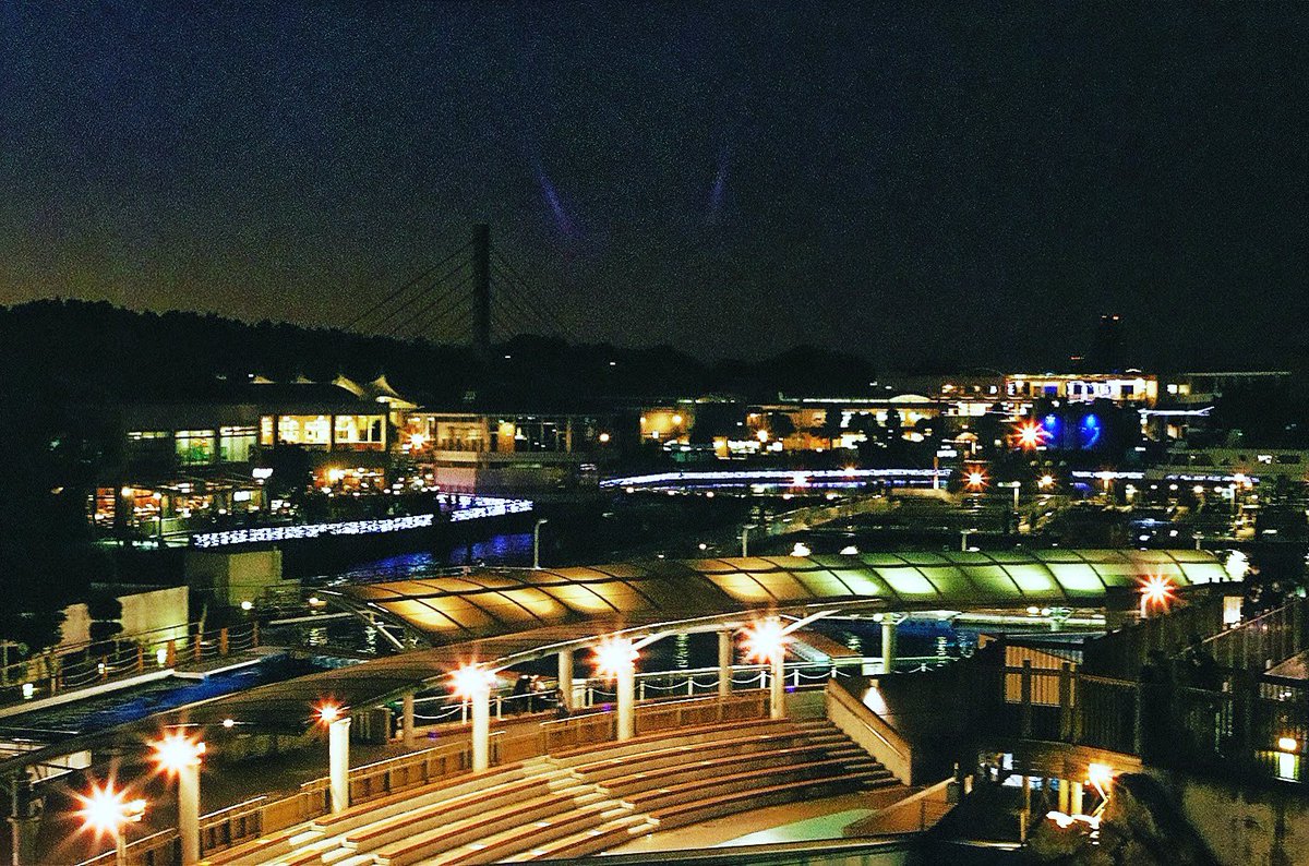 smb3el's tweet photo. 八景島シーパラダイス④夜景
Canon AE-1PG
New FD50mm F1.8
Lomography800
#canon #ae1program #newfd50mm #何気ない日常をドラマチックに #フィルムカメラ #オールドレンズに恋をした #フィルムカメラに恋してる #サトーカメラ #サトカメオンライン #夜景 #lomography800 https://t.co/I4UCsommV2