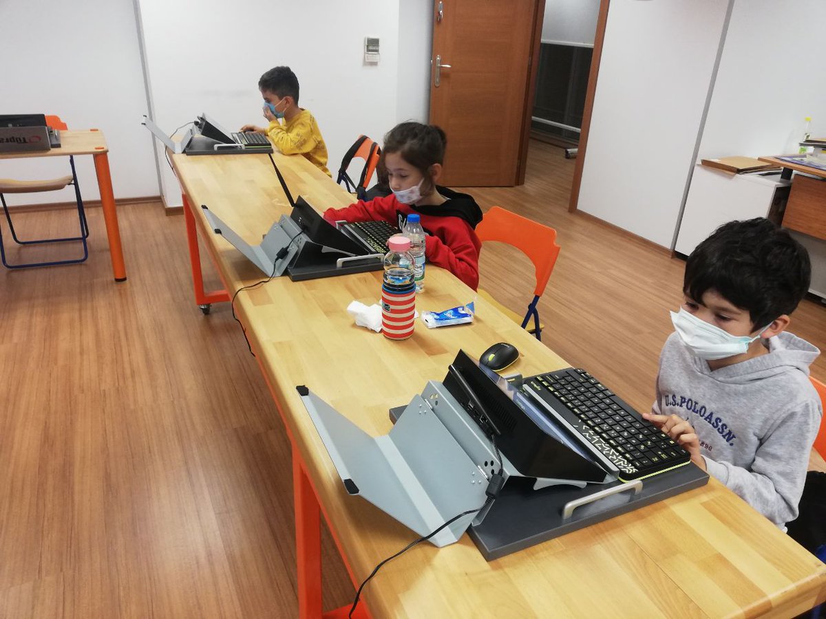 .<a href="/izmir_ilmem/">İzmir İl Milli Eğitim Müdürlüğü</a> <a href="/izmireba/">İzmir EBA</a> Bilişim Günleri'nde #Codeweek temasıyla plânladığımız atölyelerimizi ortaokul öğrencilerimize yönelik  Scratch ile Çarkıfelek" oyun kodlama atölyesi ile tamamladık.Kendi oyunumuzu kodlamayı eğlenerek öğrendik.
<a href="/tcmeb/">Millî Eğitim Bakanlığı</a> <a href="/egitimbilisim/">EBA</a> <a href="/MucahitYentur/">Murat Mücahit Yentür</a>