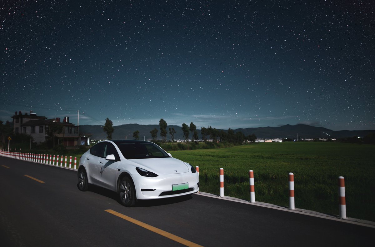 Tesla_Asia's tweet photo. Let's drive into the starry night and just chill out🌌 #ModelYLongRange https://t.co/SoNWjDcmVf