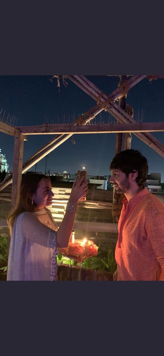 mantri_khushi01's tweet photo. Looking so cute and pretty together❣️
#varundhawan #NatashaDalal #varsha #firstKarvaChauth https://t.co/i0AOiOC4hA