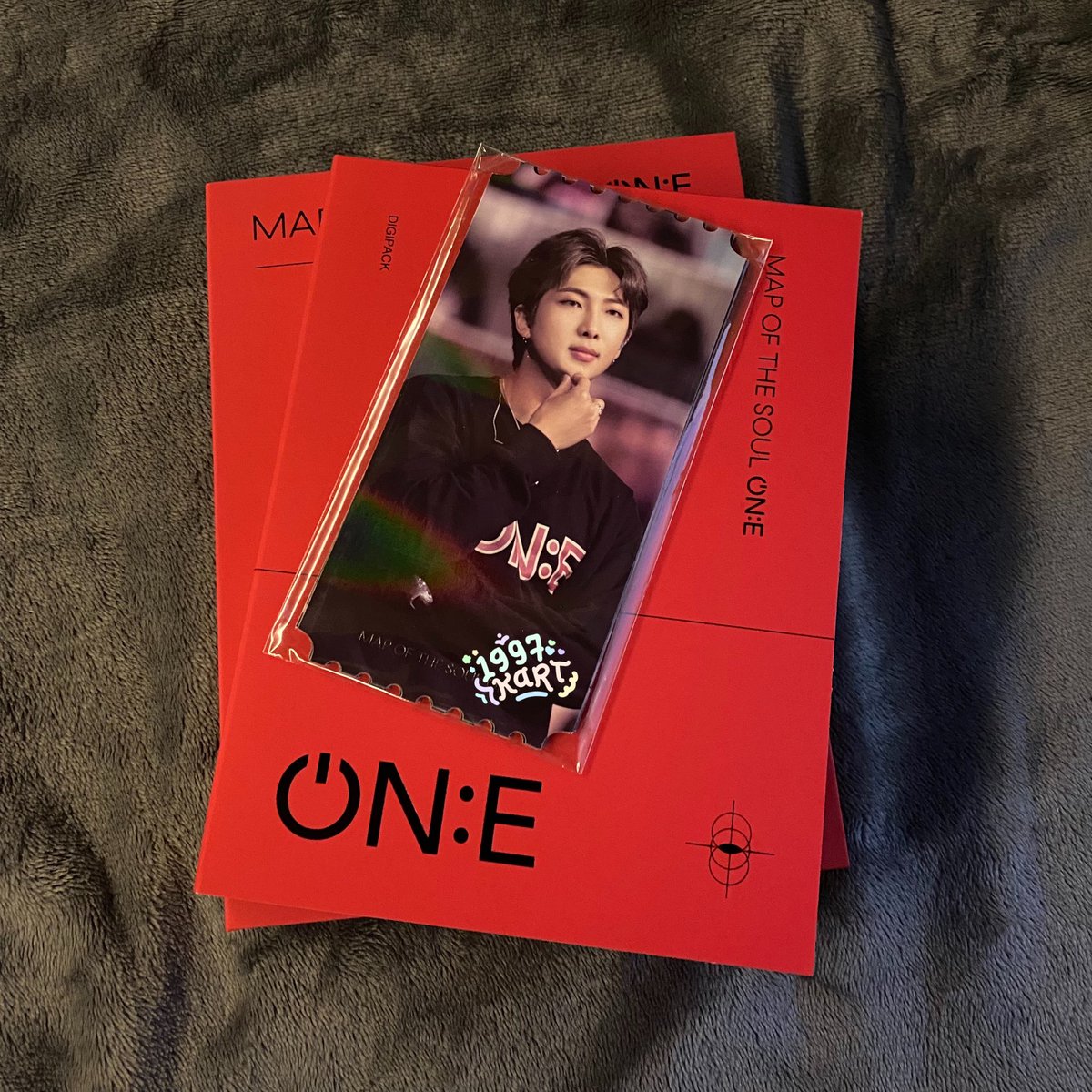 1997kart's tweet photo. Edited! Sorry!
MOTS ON:E Giveaway 🥳 bc of mint koo and they sang my fav song, spring day >.<

1 winner of ob+digipack &amp; 4 holo tickets
yoongi, tae &amp; koo not included

- must follow me
- rt this twt
- tag moots! 

** must be willing to shoulder sf! 

Good luck!!!! 💗 #gaeagives https://t.co/AaSciAWg8p