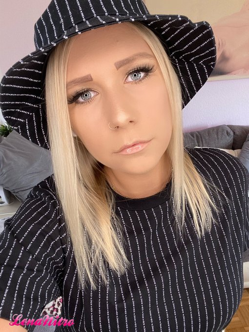 Guten Morgen 😉  Montag... Aber ich glaube es wird ne geile Woche 😋  Knutschaaa 💋 https://t.co/SEdNHT<a href="/tag/bonus"class="tags"><span>#bonus</span></a><a href="/tag/gratis"class="tags"><span>#gratis</span></a><a href="/tag/ab18"class="tags"><span>#ab18</span></a>