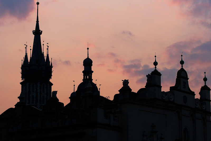 PLinLuxembourg's tweet photo. Spotlight on #LesserPoland & 🇵🇱 2nd-largest city Cracow, one of oldest cities & capital until end XVI century.
Its historic Old Town⛪️ is UNESCO World Heritage Site.
Fly directly from 🇱🇺 with @LuxairAirlines
@LUinPoland @krakow_pl @malopolskaPL
#16voivodeships
#celebrating100 https://t.co/yamN1NPBbI