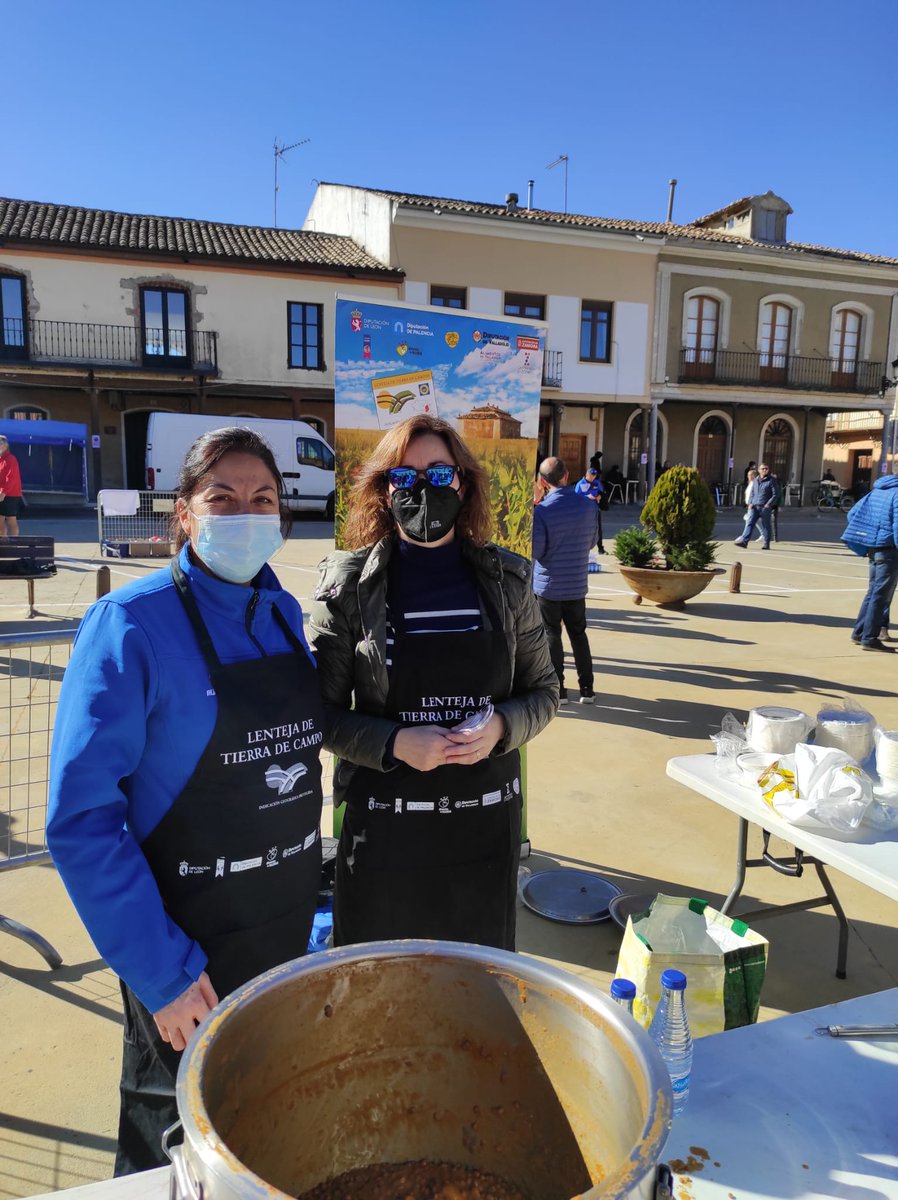 LentejaTiCampos's tweet photo. Una año más el Circuito #CorriendoEntreViñas ha celebrado una de sus citas en #Mayorga.

La #LentejaDeTierraDeCampos no podía fallar y hemos ofrecido una degustación de nuestras #lentejas en el marco de la carrera.

Un plato calentito de #legumbres perfecto para recargar fuerzas. https://t.co/p94jUkBAV5