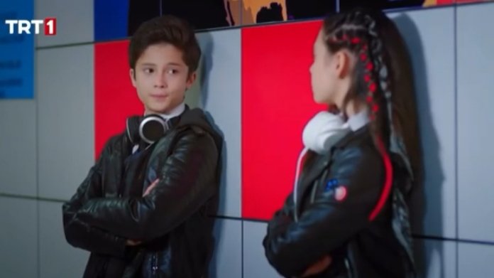 İ;Sen o işaretlerle biryere varacaksın Asya ben sana inanıyorum.