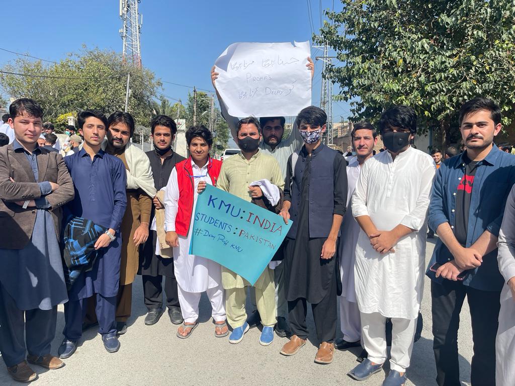 em_ponu's tweet photo. SMCITES are not coming slow #ProtestAgainstKMUProff https://t.co/lQG8h3V9kW