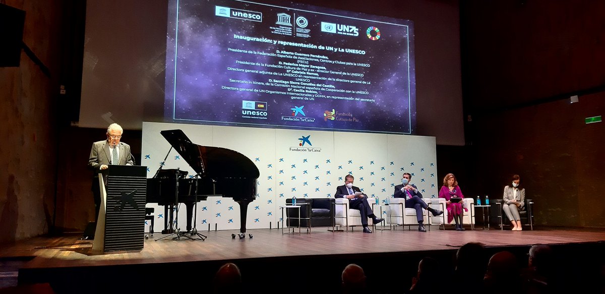 UNetxea's tweet photo. Hoy celebramos el 75 aniversario de la @ONU_es y @UNESCO con una jornada de primer nivel "La sociedad civil, pilar fundamental para la paz".
Porque la construcción de la paz la construimos cada día desde las alianzas plurales.
#FECU
#UNDay
#NacionesUnidas https://t.co/TYRNVptbgW