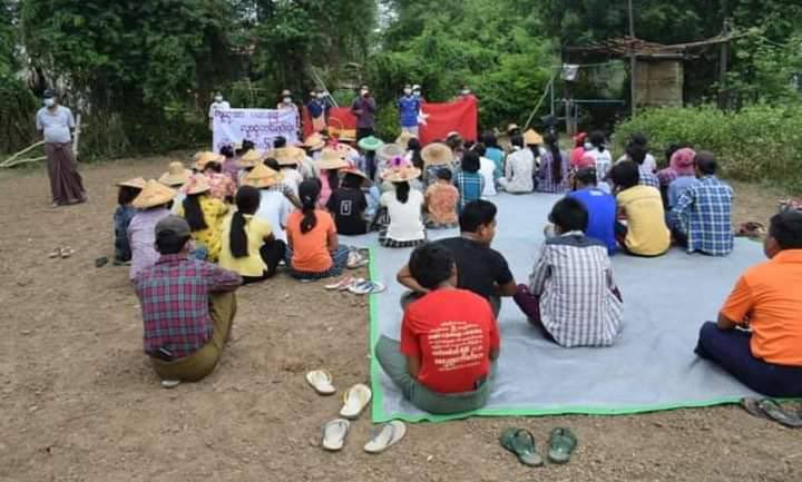 Villagers from Salingyi and Yinmarpin Tsp; gathered in the morning to protest against the military dictatorship.
#FreezePaymentsToJunta
#WhatsHappeningInMyanmar 
#Oct25Coup