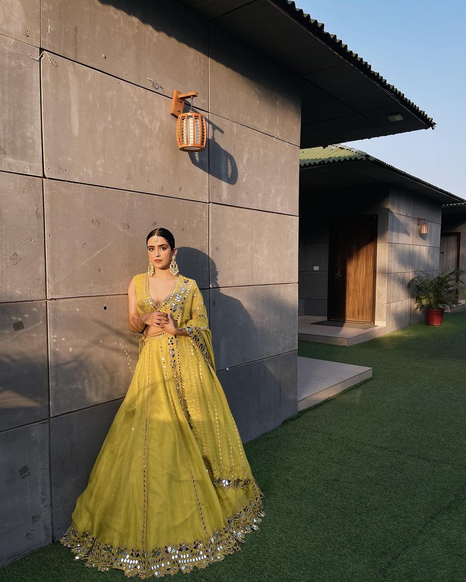 AwesomeTopmodel's tweet photo. @sanyamalhotra07 is giving us stunning goals for the festivities season this year! Ohh and we cannot get enough of her...?

Visit: https://t.co/kmQWH4CWz6

#awesometopmodel #awesometv #awsmradio #inspire #inform #entertain #mumbai #newyork #sanyamalhotra #ootd #potd https://t.co/6EK8e7kAhM
