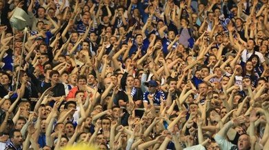 CliaMuller1's tweet photo. Les gens qui prennent les aux armes pour des saluts naz*s 🚮#SRFCRCSA https://t.co/T2Jg355qK2
