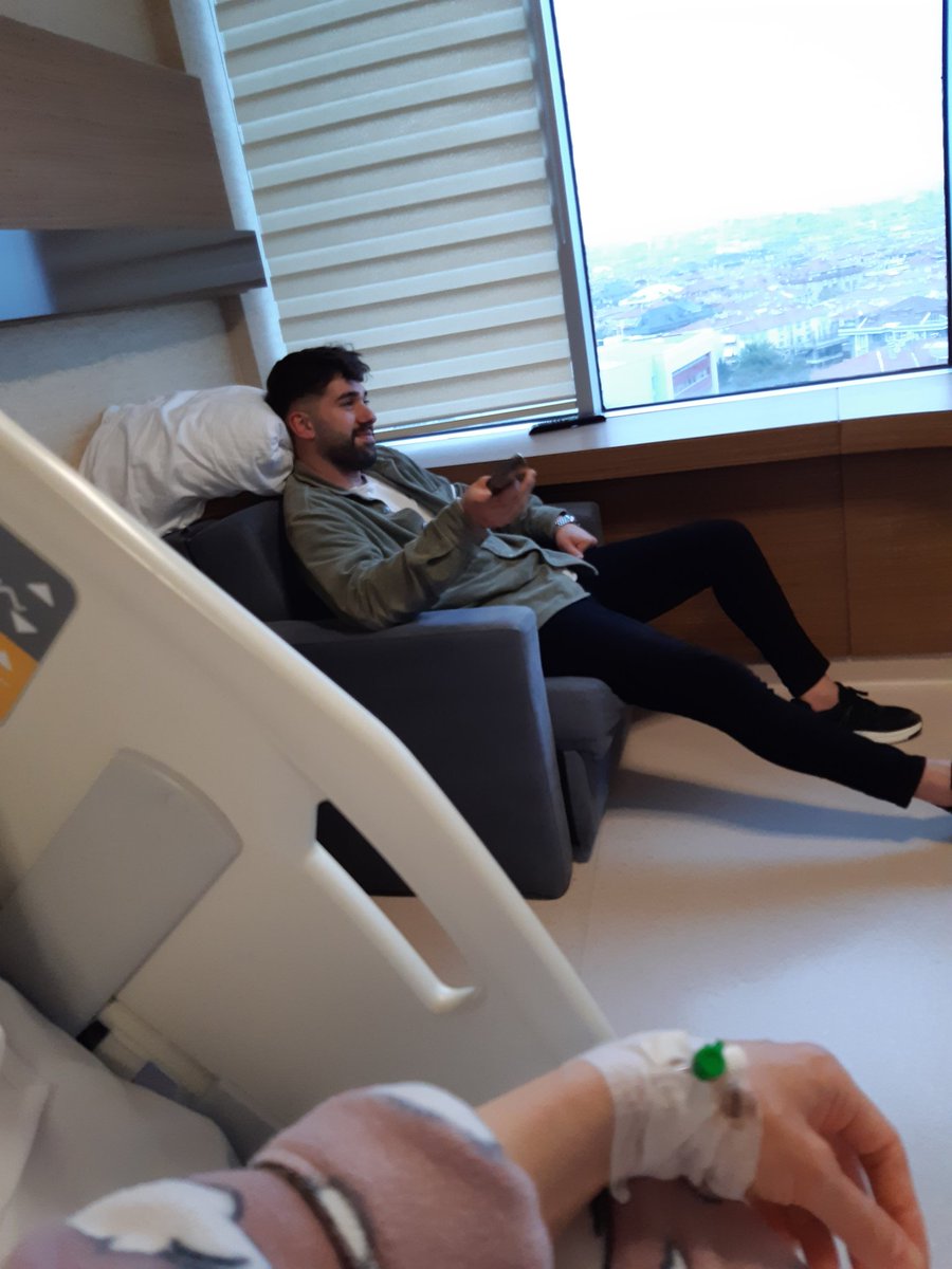 mrlboybeyi's tweet photo. Annem 5 erkek 1 kız doğurduğu için bugün yanımda kalma sırası 5 numaralı kardeşte buda çok havalı yaa😂 İyikim🖤 https://t.co/xNdBHSOtcR