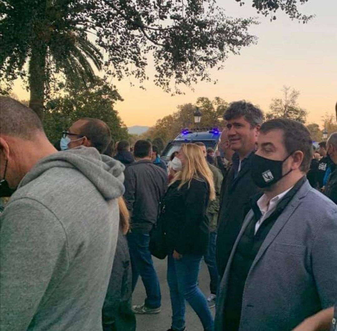 BCN ETS TU ha estat present a la manifestació donant suport a la nostra policia!

#policia
#bcnetstuseguretatciutadana
#dignitatpolicial