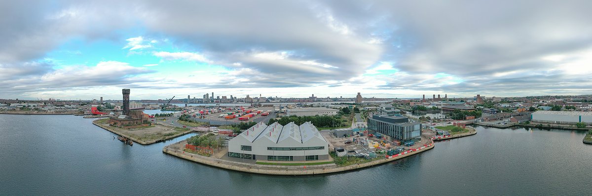 WirralWaters's tweet photo. Great shot of our #FourBridges neighbourhood at #WirralWaters with @PeelLivWaters in the distance! @WirralMet
📸 @stratusimagery https://t.co/1jTWXASdWk