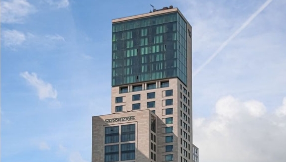 Ticket_B_Berlin's tweet photo. Das markante Hochhaus "Zoofenster Waldorf Astoria" von dem Architekten Christoph Mäckler setzt einen  Hochpunkt in der City West, dem Investoren gerne weitere folgen lassen würden.
.
Foto @perspixacity_photographie
.
#zoofenster #hausderwoche #ticketb #guidingarchitects https://t.co/lBk9fvqrgs