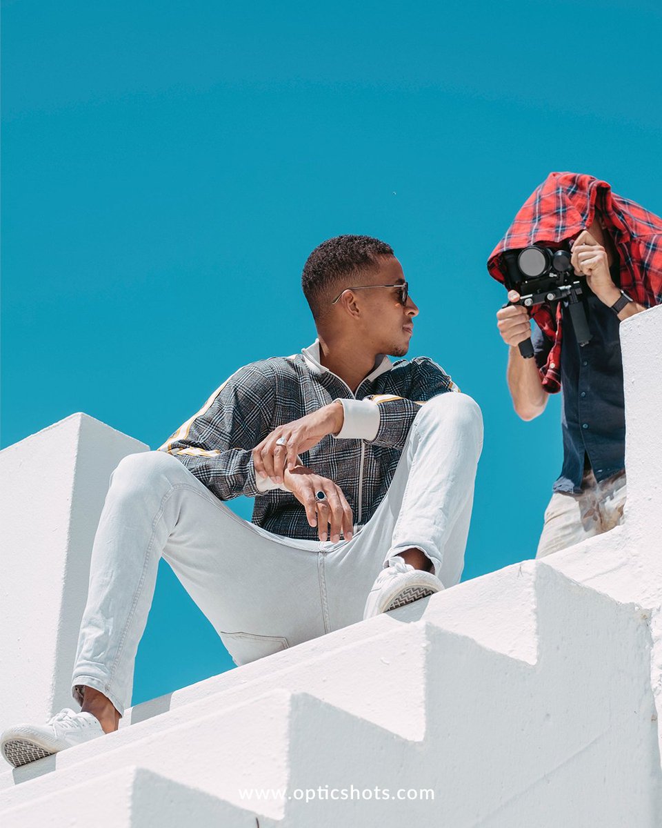 OpticshotsCOM's tweet image. Trying to create a wintershoot on the hottest day in spring in Capetown. The light was overwhelming so a shirt works perfectly to cover the EVF. and that stand for Electronic View Finder.