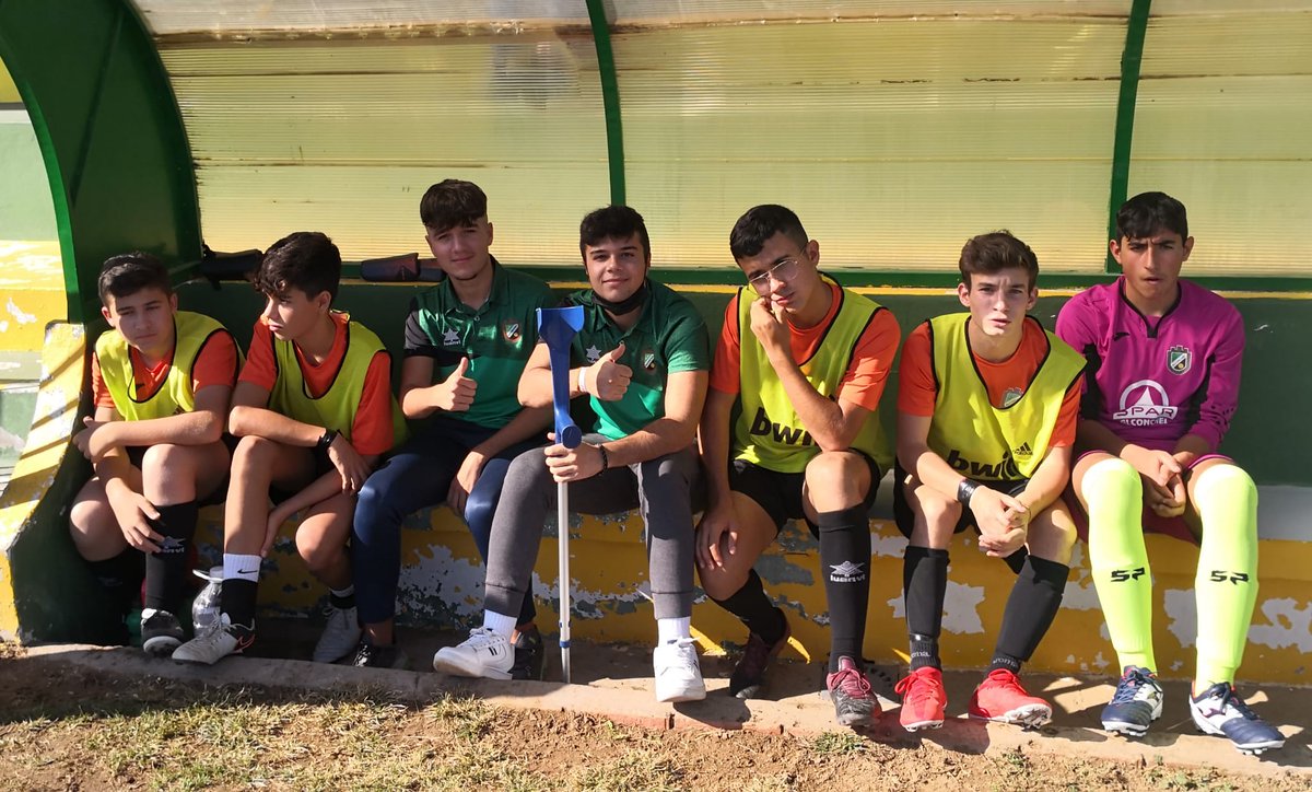 0-0.Gran derby el disputado ayer en Villanueva del Fresno entre el equipo local y nuestro juvenil, partido con muchas llegadas pero nulo acierto de cara a porteria. Toca seguir trabajando. Resto del reportaje fotográfico está en Facebook.