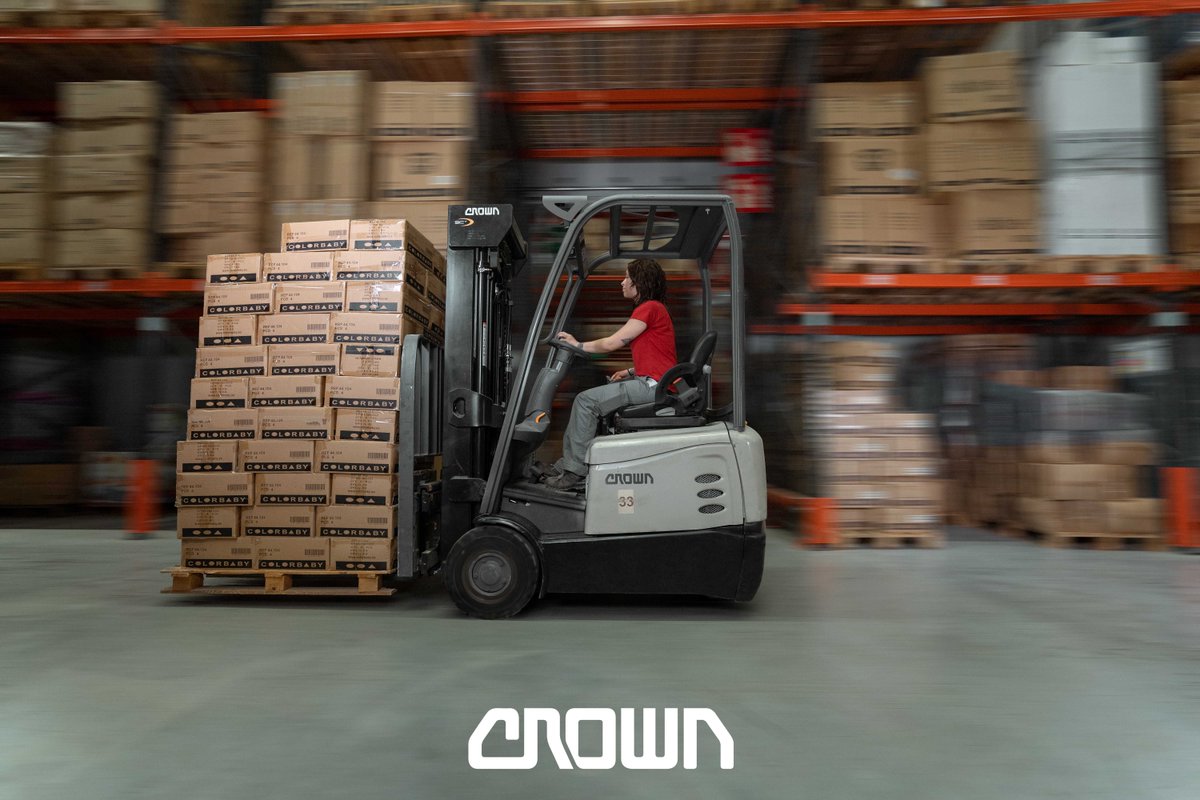 crown_de's tweet photo. Gaspar Valls, Logistikmanager bei Colorbaby: "Der Dreirad-Gegengewichtstapler der SC Serie von #Crown lässt sich selbst bei wenig Platz mühelos manövrieren und erweist sich damit als vielseitiger Alleskönner für jeden Einsatzbereich." #Kundenstimme https://t.co/y8GEuxw3KL https://t.co/YXaVcxIGx1