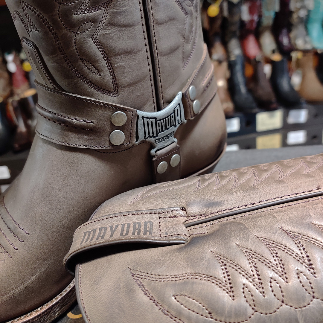 CorbetosBoots's tweet photo. ¿Te gustan las #botascowboy? 🤠 Siente el placer de llevar unas auténticas #botasvaqueras #Mayura fabricadas en cuero marrón encerado con arnés fijo ✌️ Descúbrelas en corbetosboots o en nuestra tienda online https://t.co/MIzECCdOqj 🙌 https://t.co/NcRuwEdbmC