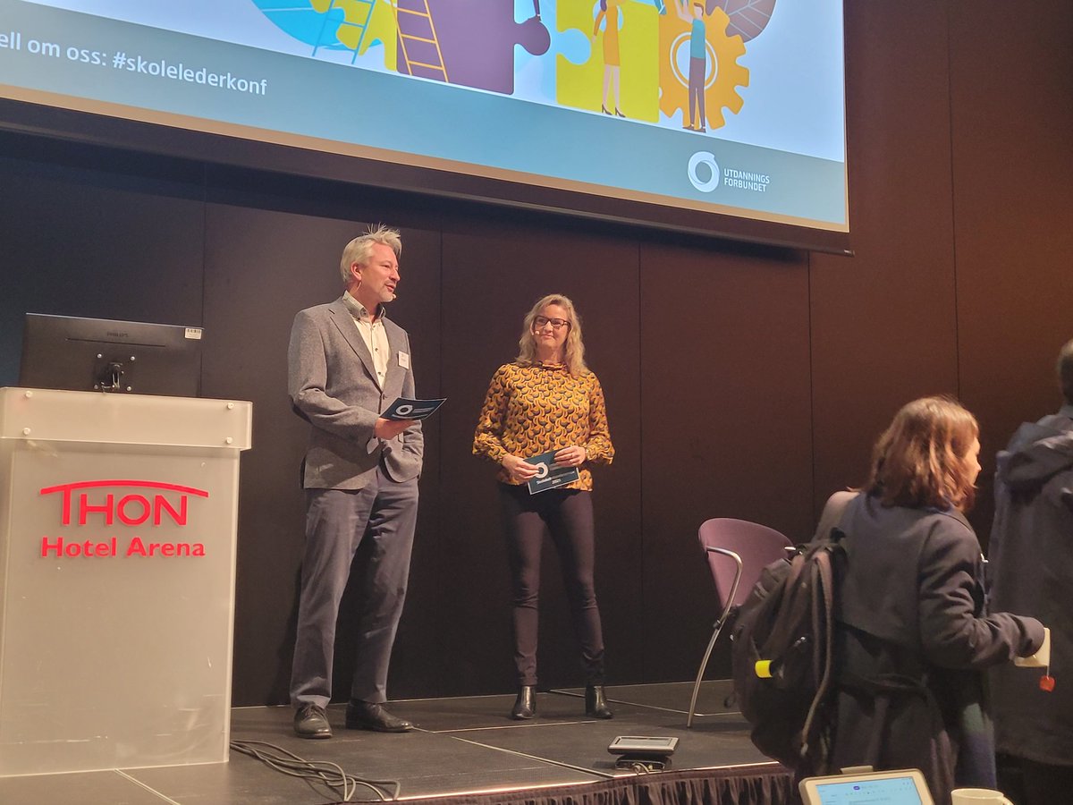 <a href="/RektorKorpaas/">Tormod Korpås</a> og <a href="/tbofsti/">turid buan øfsti</a> åpner #skolelederf i @utdanningsf