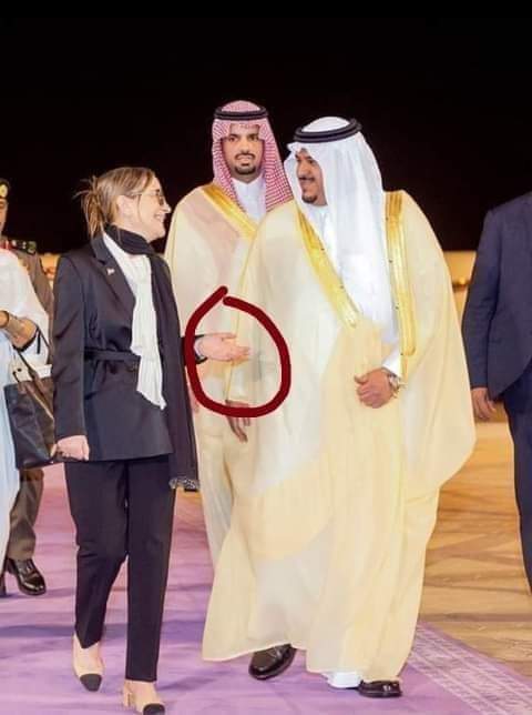 MaraiSara's tweet photo. #الإستجداء_من_البيترودولار 
الوزيرة الأولى لحكومة الإنقلاب غير الشرعية #تشحت في #الرز الخليجي من الدول المعادية لتحرر الشعوب (محور الشر العربي) 
وبعد يجيك واحد زقفوني يحكيلك عن #السيادة_الوطنية و #الإستقواء_بالخارج و #الخيانة
 (نفس التهم كانت تستعمل ضد المعارضين في عهد #بن_علي) https://t.co/G42nqyFqLK