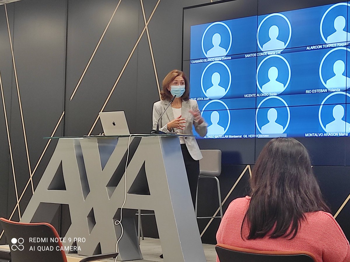 BarrajonLopez's tweet photo. Inauguración de la #axalearningweek en @AXASegurosEs con @CarmenPolo14 "la sostenibilidad del planeta no es una moda pasajera" #proudtobeaxa https://t.co/RsqSDApF76