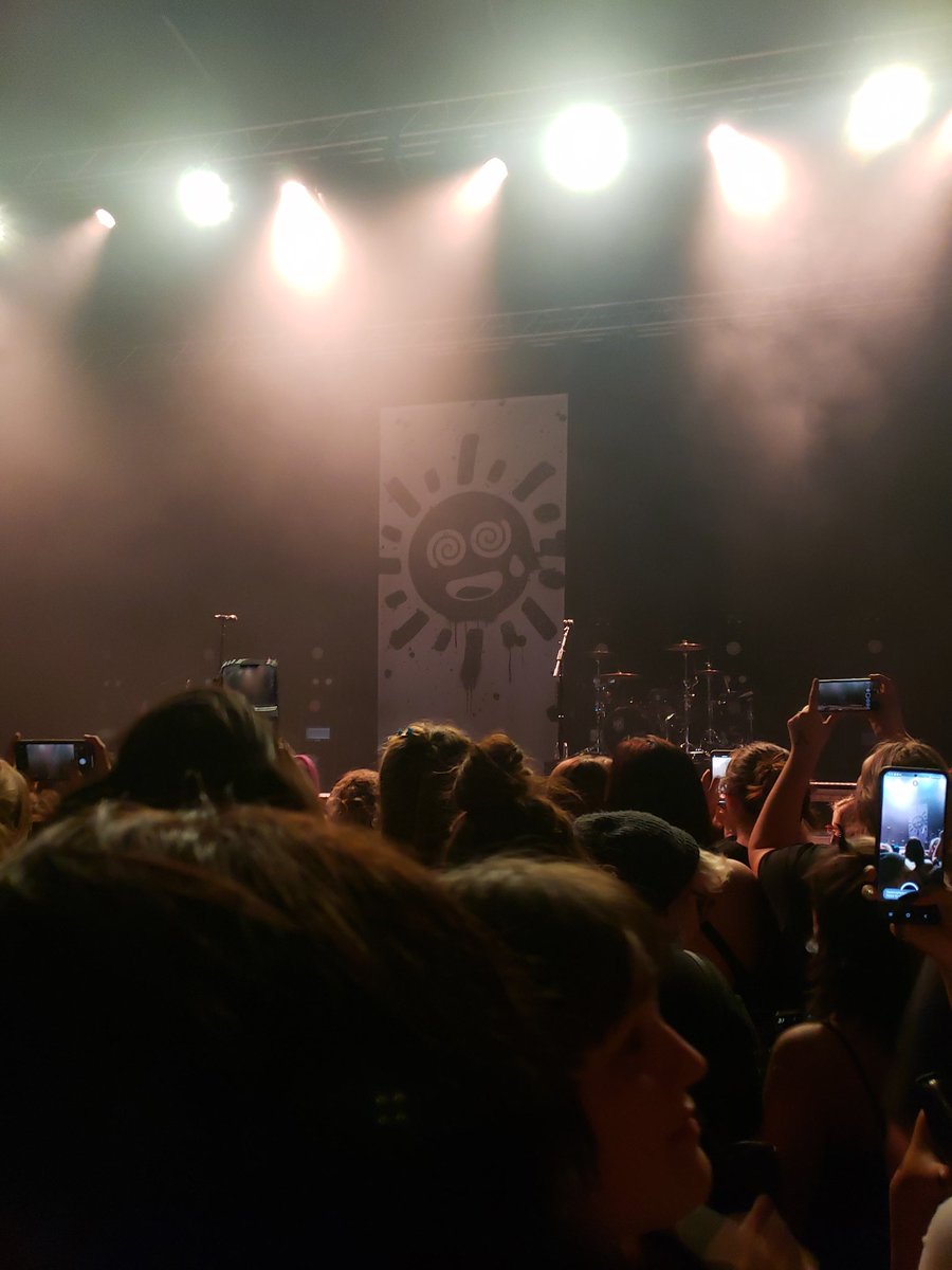 lufei_harder's tweet photo. Finally got to see @AllTimeLow in person in Louisville tonight. It was literally a dream come true. https://t.co/ftEPnNiMQ1