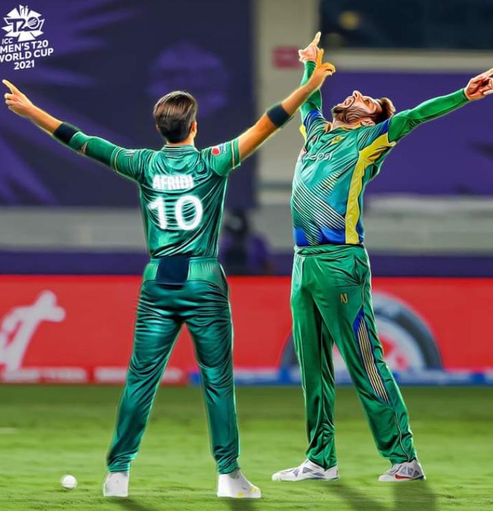 Alirehmankhan1's tweet image. #SameName , #Same# , #SameStyle but just new  Erra . 😍😊🥰🙂🇵🇰