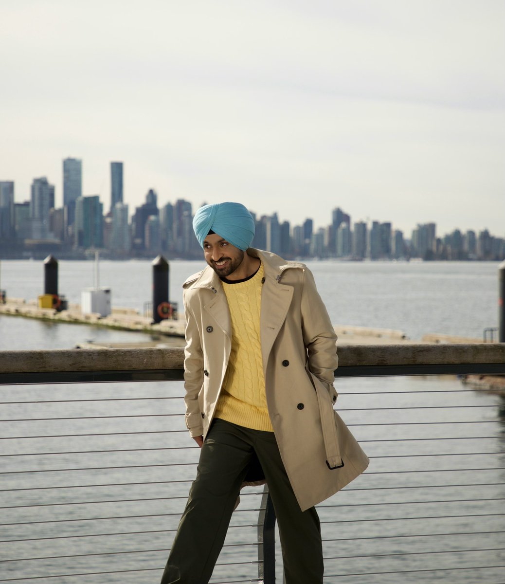 diljitdosanjh's tweet photo. #HonslaRakh Veere 👶🏽 ENJOY WITH YOUR FAMILY FOLKS 👩🏻‍🍼👨🏻‍🍼🍿🍿

1. Meri Nikki Jaee Gal Fer Mann Hee Lai Ena Ne 😂

2. Kand Tap Jaee Sweety 🤣

3. Sonam Na Hass Yaar Burf Muk Jani An 😂

4. Kehne Hon Tan Shadh Diye Picha Karna 😂 https://t.co/pToFnqrEHS