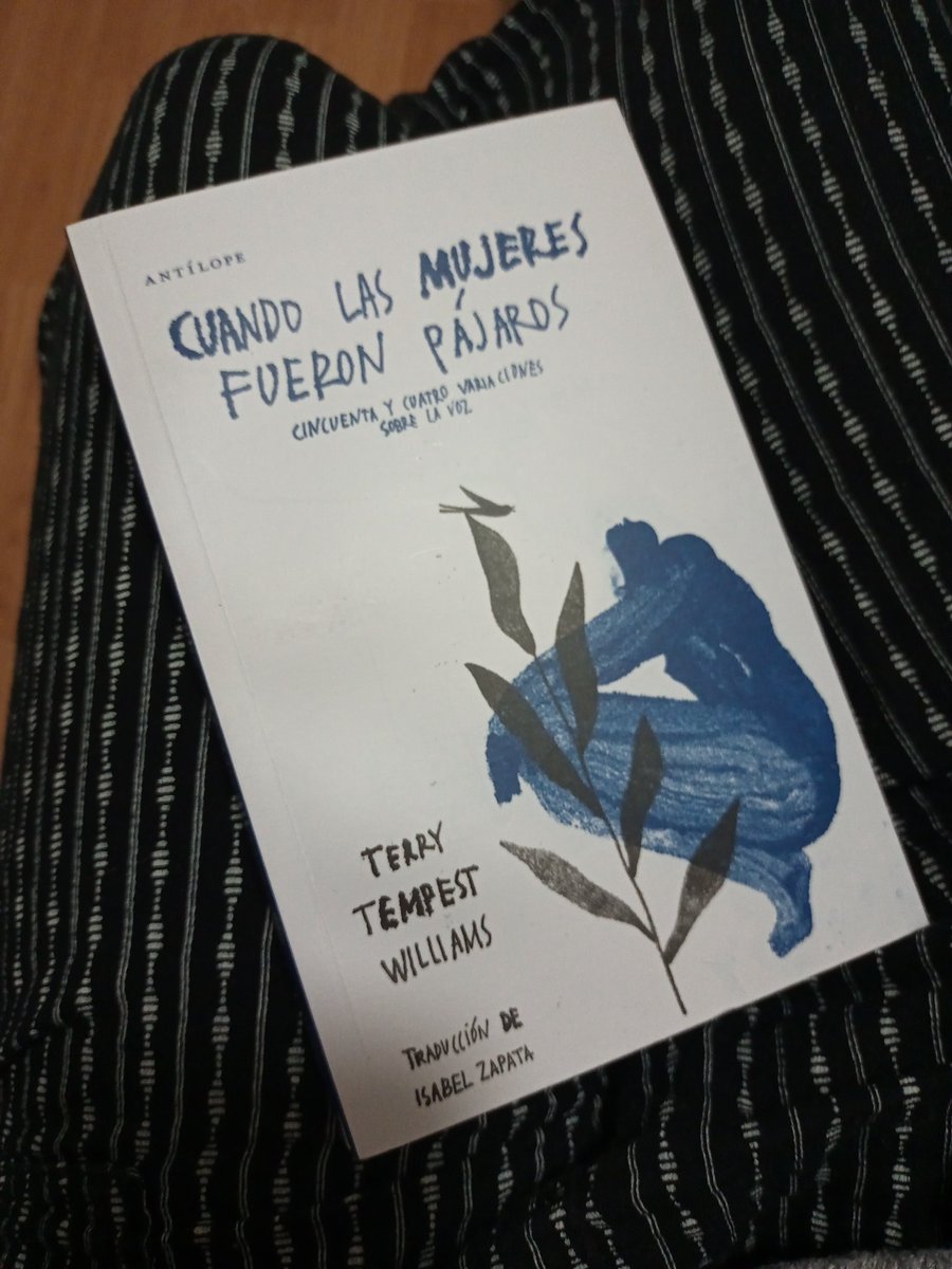 textuales_mx's tweet photo. Antes de que se acabe el domingo de #wishlist o #loqueestamosleyendo , un libro que además de chulo contenido, se ve hecho con cariño #Cuandolasmujeresfueronpájaros de #terrytempestwilliams editado por @edicionesantilope 
#Textuales #booklovers #editorialesindependientes https://t.co/55yaSZGHyW