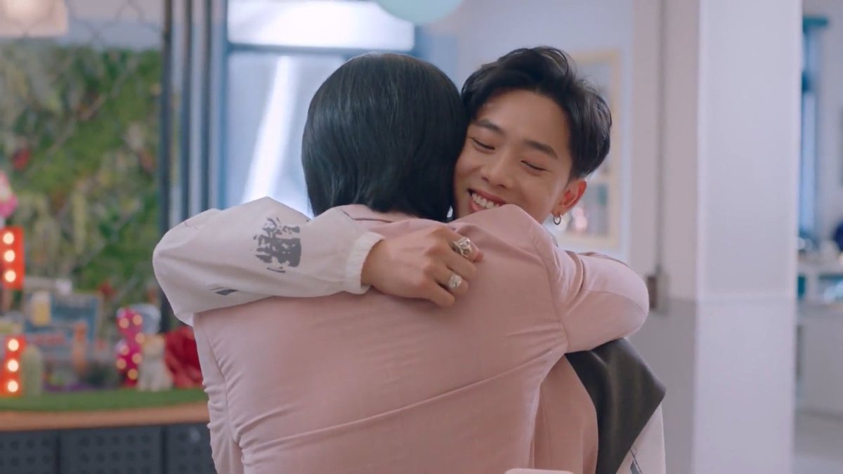 DoHaJun91's tweet photo. Mark <3 Owen forever
I am so satisfied and happy with how ths couple was written in a mainstream show.
#LinYu is GORGEOUS and he played his role spledidly .
chemistry with #ChengWeiDa was exquisite.
#戀愛是科學EP18 #LoveIsScienceEP18 https://t.co/dalDDXLU0M