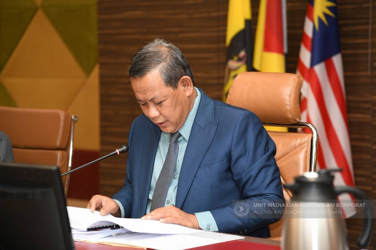 AADKMalaysia's tweet photo. YAB Dato’ Seri Haji Aminuddin bin Haji Harun, Menteri Besar Negeri Sembilan mempengerusikan Mesyuarat Majlis Tindakan Membanteras Dadah (MTMD) Negeri Sembilan Bilangan 2 Tahun 2021 yang diadakan secara bersemuka di Bilik Dato’ Klana Petra, Bangunan MB Seremban, N. Sembilan. https://t.co/xbS7WNFR98