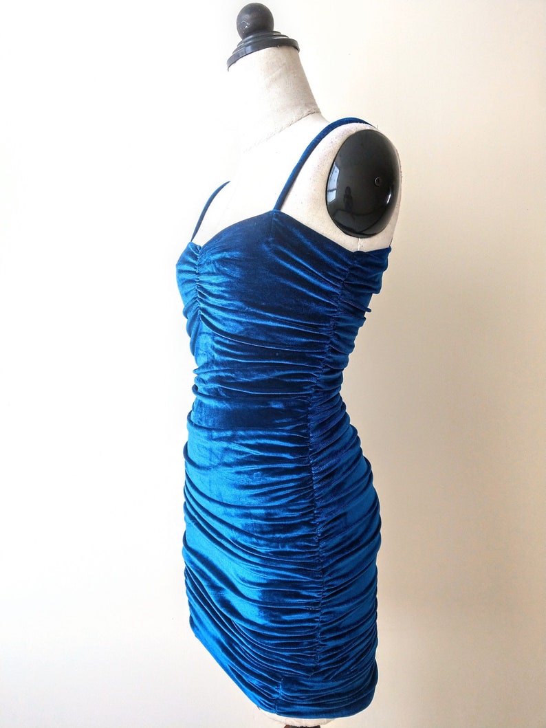 kimcatsilk's tweet photo. Strap velvet dress women https://t.co/bN2jdeiaeu qua @Etsy https://t.co/SIRNh4kvG1