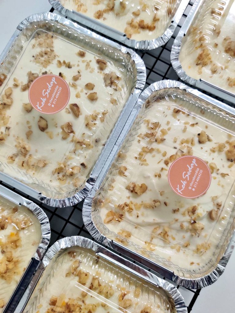 azierajumat's tweet photo. I'm going to UM this Thursday, 28th October! Anyone interested on these two -
📍 Bolucheese RM 14 
📍 Carrot cake RM10
📍 Any other cake you want, let me know

I will do delivery grab pin point from UM, so charge on delivery will be fully on grab! https://t.co/4IEWMgTWVc